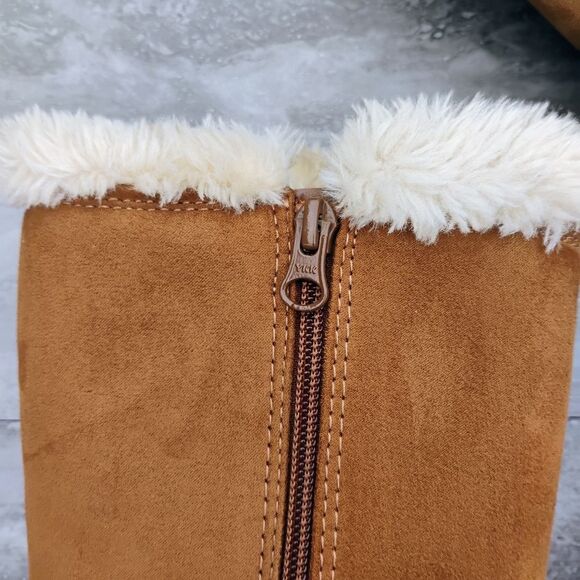 Cat & Jack Girls Size 4 Faux Suede Sherpa Insulated Full Zip Boot - Picture 3 of 13